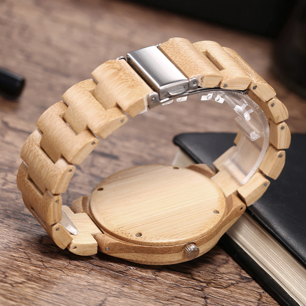 Watch with wooden bracelet